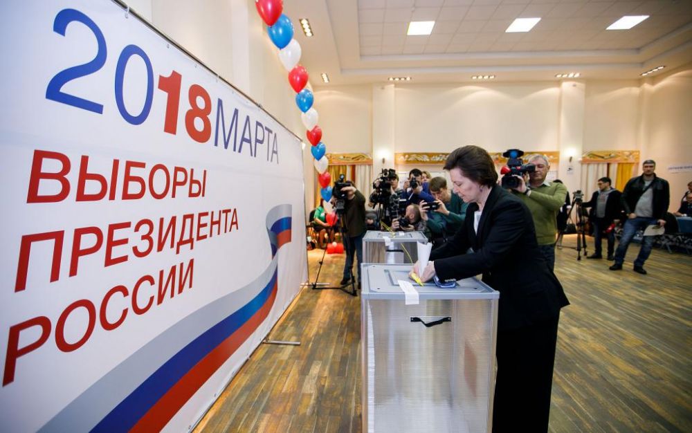 Проголосовала в числе первых губернатор Югры Наталья Комарова