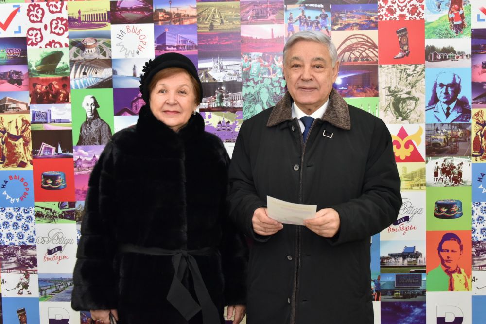 Фарид Мухаметшин сфотографировался на фоне специального баннера