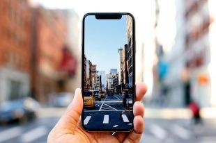 Apple выпустит в этом году три новых iPhone