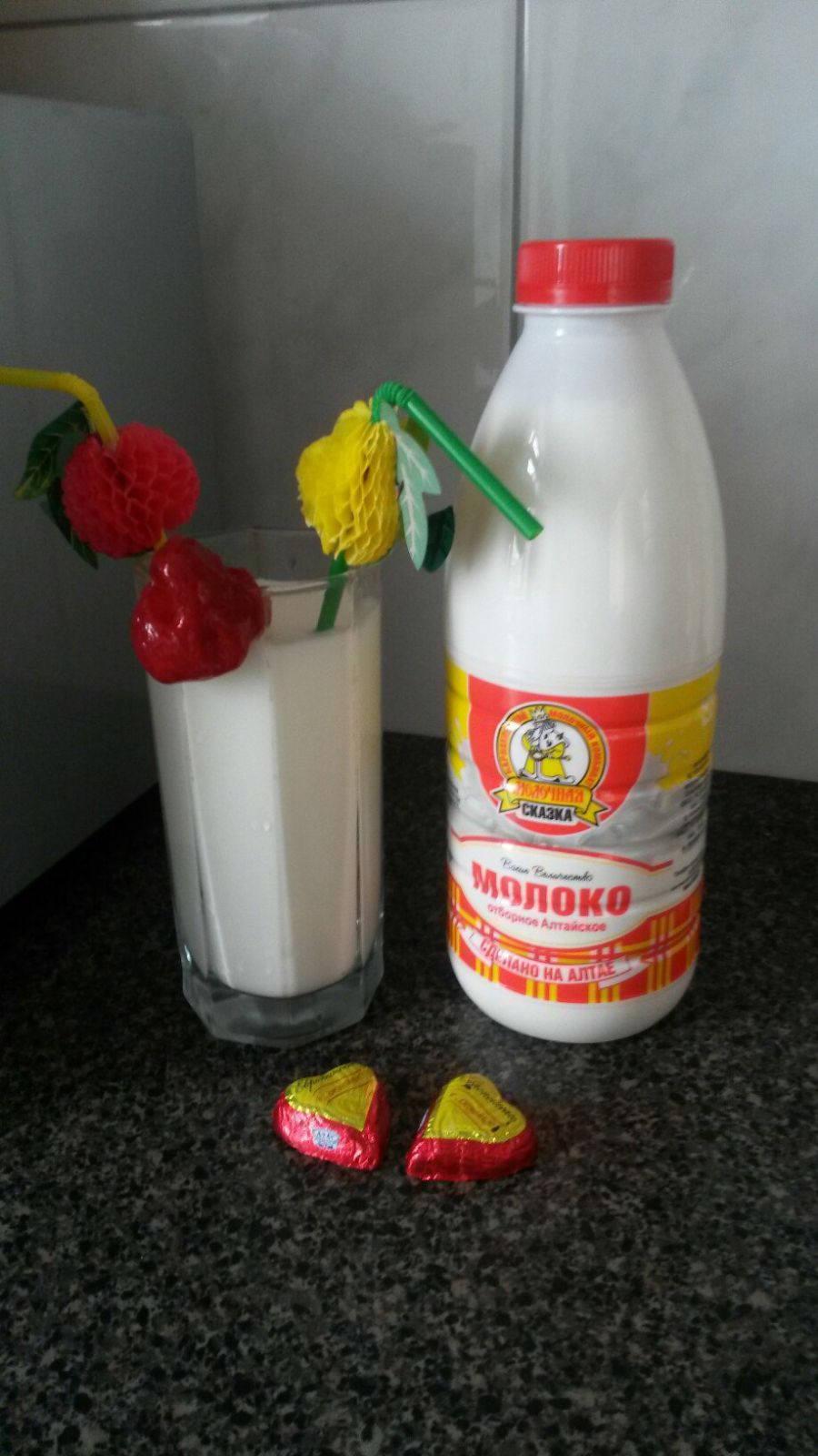 Я очень люблю продукцию «Молочной сказки»! Но особенно алтайское отборное молоко! Из него получается великолепный молочный коктейль!