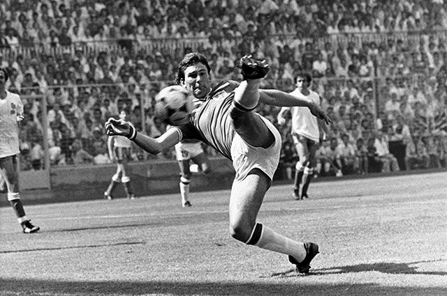Футболист сборной Англии на ЧМ в Испании, 1982 г. Англичане хотели бойкотировать турнир, но в последний момент решили участвовать.