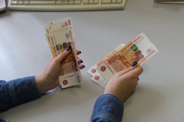 Омские чиновники в среднем зарабатывают 43 тысячи рублей в месяц. 