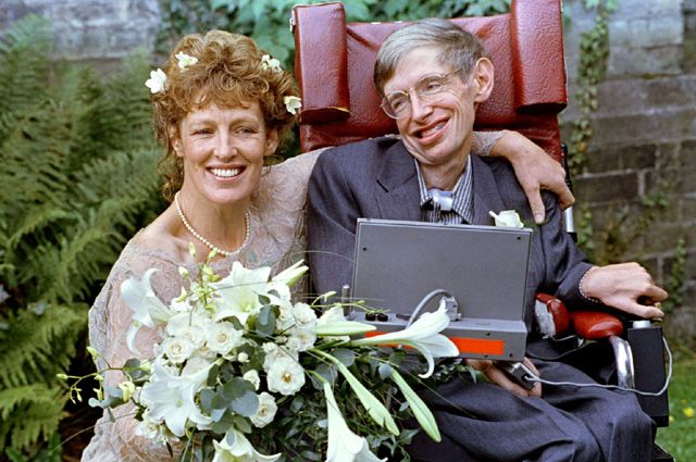 Стивен Хокинг женится на своей сиделке Элейн Мейсон. 1995 г.
