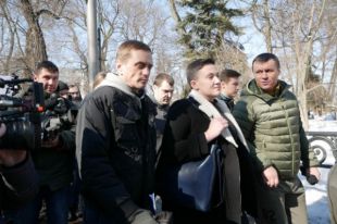 Савченко задержали в Раде сразу после лишения неприкосновенности