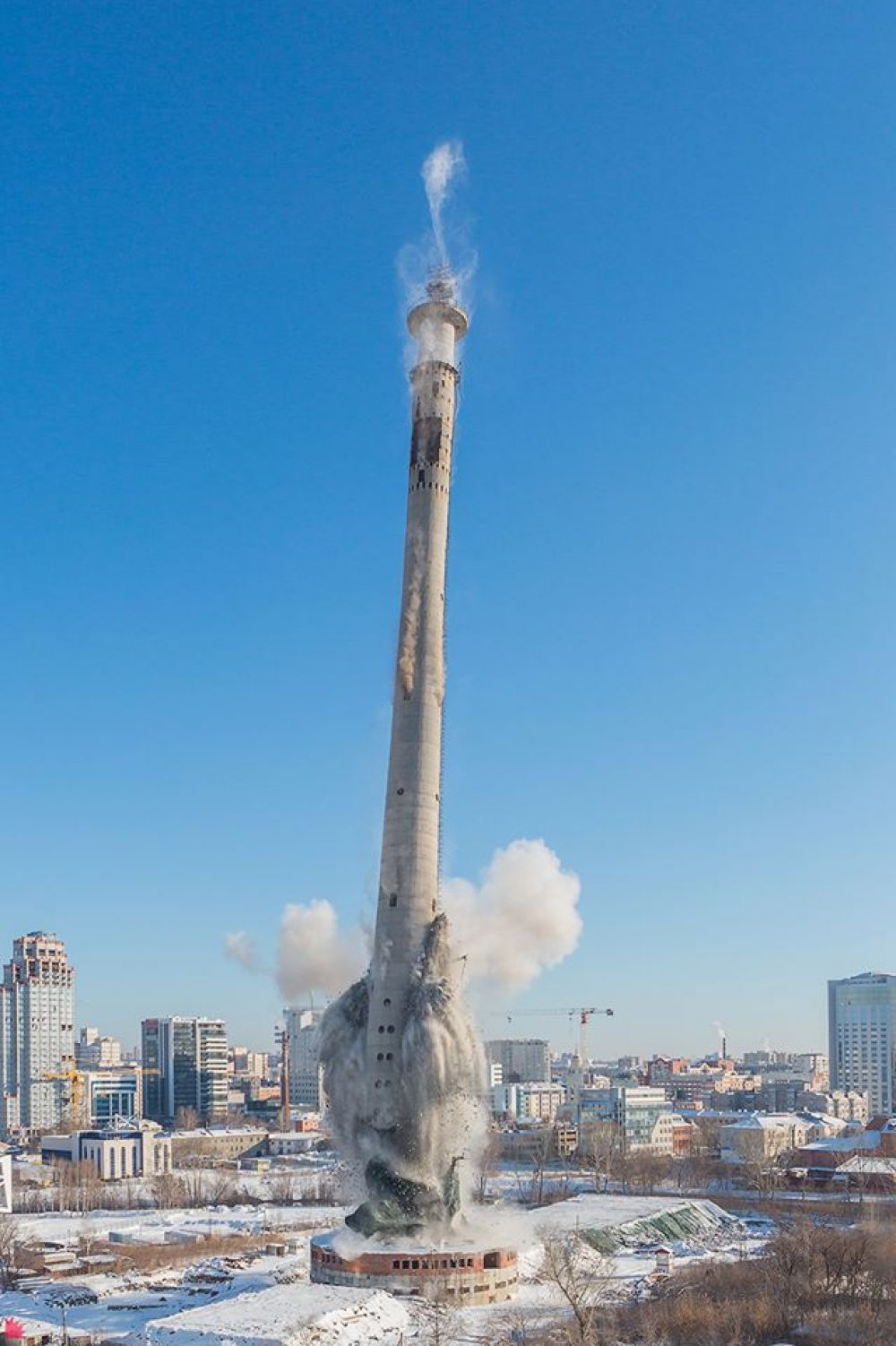 Фотографии екатеринбургских башен. Телевизионная башня Екатеринбург. Недостроенная башня в Екатеринбурге. Башня Екатеринбург у цирка. Телебашня башня смерти Екатеринбург.