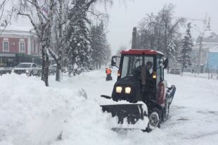 Снегопад сковал Барнаул