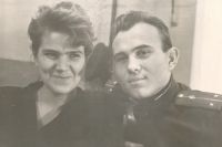 Вадим Харченко в звании лейтенанта с супругой.