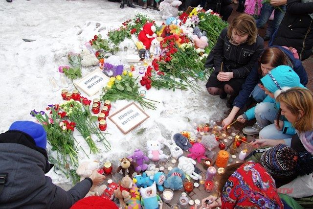 В стране объявлен траур по погибшим в кемеровском ТРК.