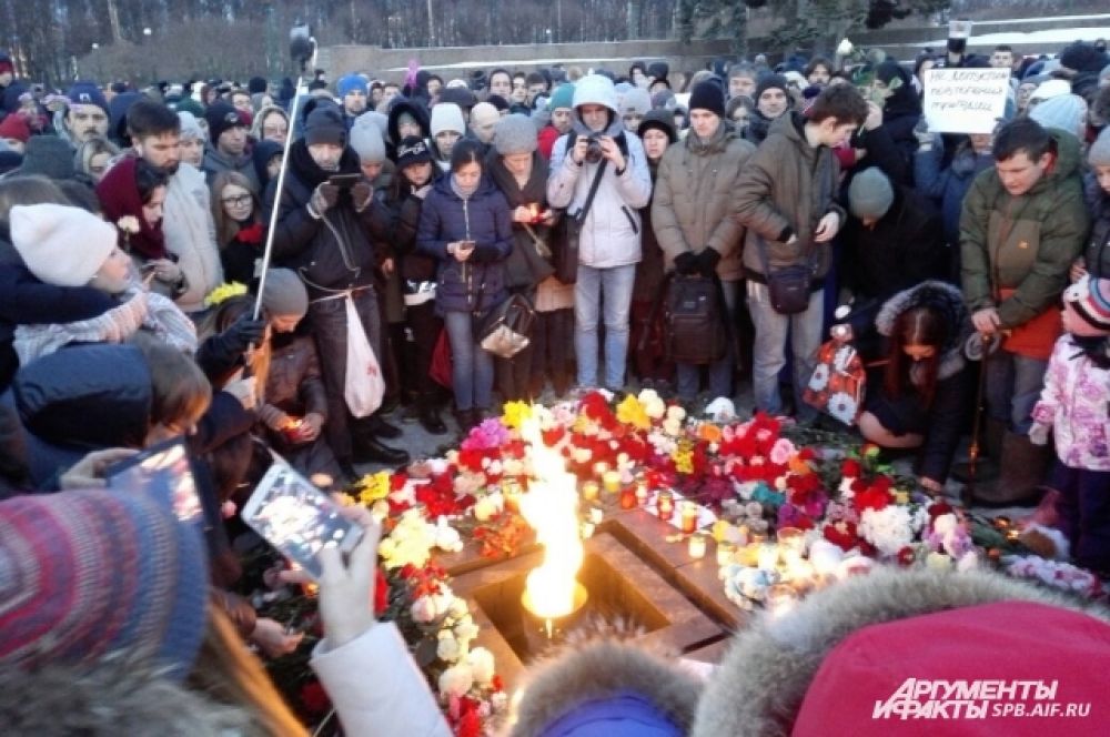 Петербуржцы скорбят вместе с кемеровчанами.