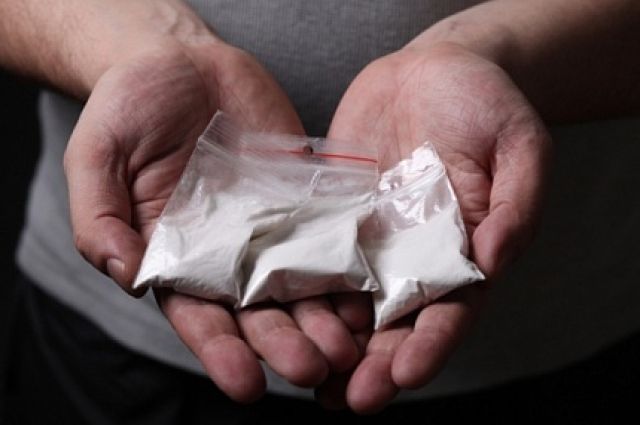 При обысках было изъято более 3,5 килограммов наркотиков. 