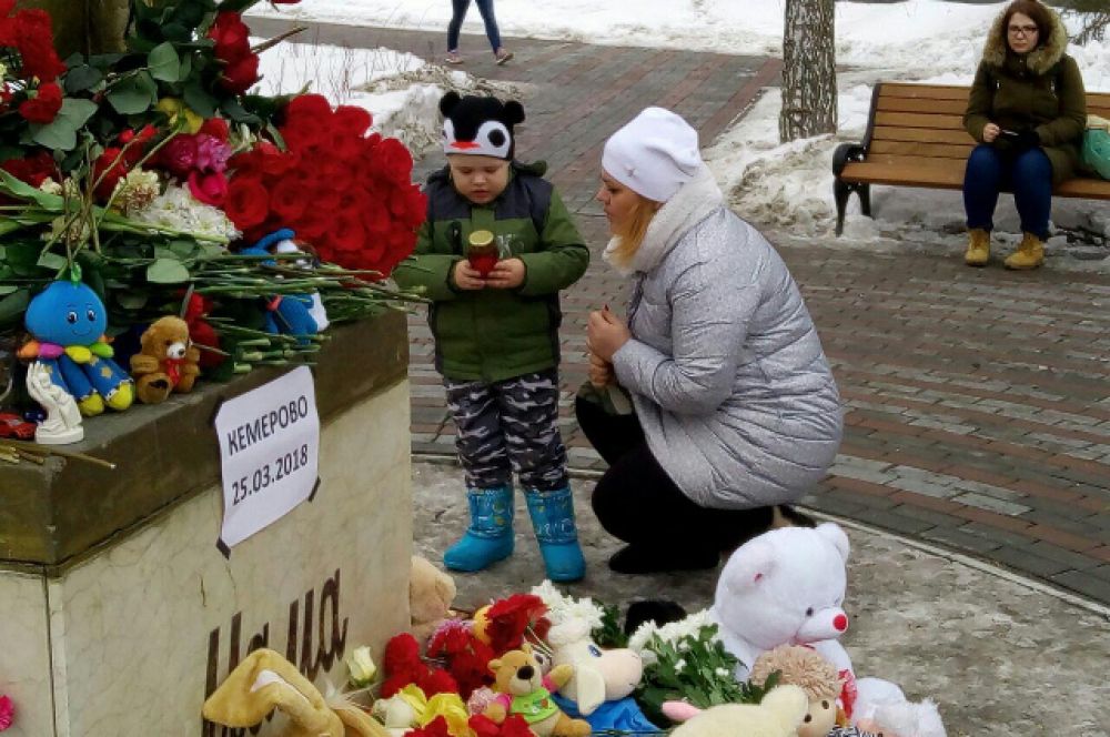 В Тюмени, как и в других городах, на акцию памяти приходили вместе с детьми.