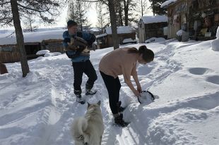Снег выручает и в бане, и на кухне.