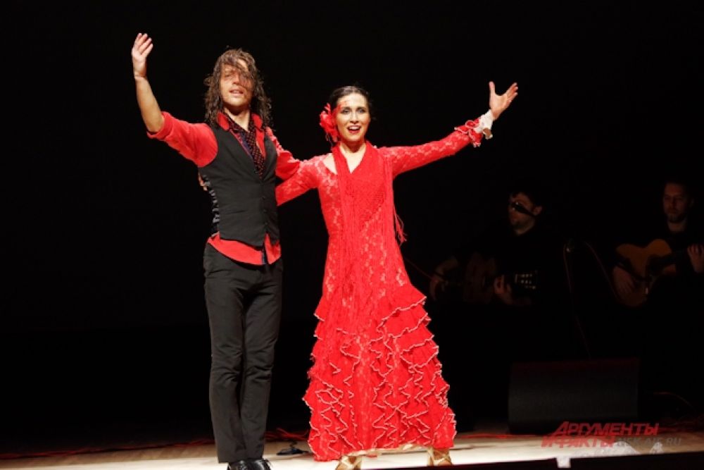 В этот раз Театр национального танца Испании «Flamenco Live» представил на суд зрителей новую уникальную программу «Ромео и Джульетта в стиле фламенко». Это абсолютно новая, неожиданная трактовка знаменитой повести Шекспира, где легендарная история о любви, рассказана на языке страстного испанского танца.