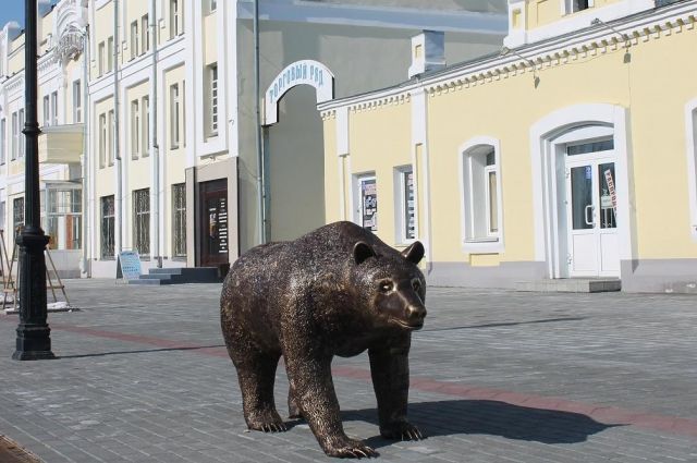 Скульптуру медведя презентовали в День города Барнаула