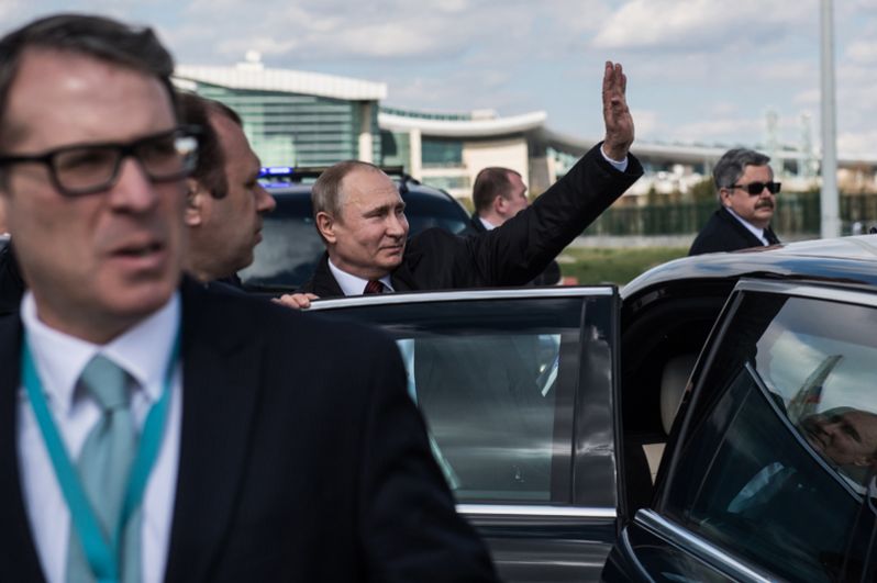 Президент России Владимир Путин во время встречи в аэропорту «Эсенбога».