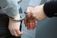 В Тобольске пьяный квартиросъемщик угрожал полиции ножом и вилкой