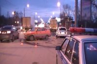 В Оренбурге на проспекте Победы нетрезвый водитель «ВАЗа» врезался в столб.