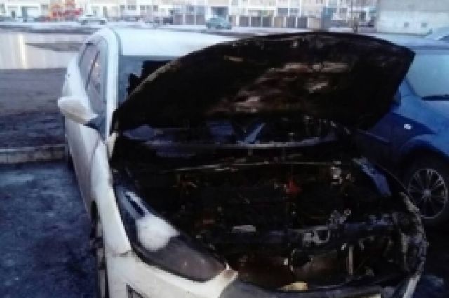 В Оренбурге утром на ул. Салмышской сгорел автомобиль Huyndai.