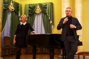 Генеральный директор издательского дома «Аргументы и факты» Руслан Новиков и Первый заместитель Генерального директора Марина Мишункина.