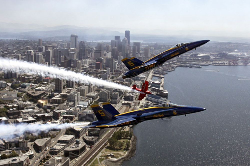 Blue Angels («Голубые Ангелы») — авиационная группа высшего пилотажа Военно-морских сил США. Создана в 1946 году. Летает на истребителях-бомбардировщиках F/A-18 «Хорнет».