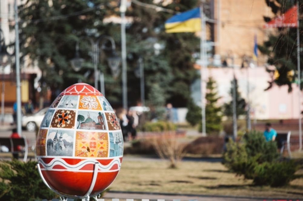 Исследователи считают, что украинская писанка имеет более 100 символических рисунков. Например, кривулька знаменовала нить жизни, вечность солнечного движения.