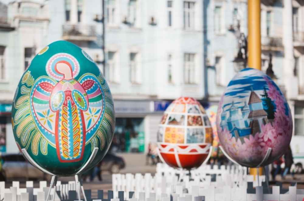 В этом году выставка мега-писанок происходит рамках фестиваля «Пасхальное чудо».