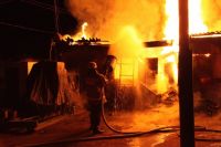 Во время ликвидации возгорания пожарные обнаружили двух мужчин: 47 и 62 лет без признаков жизни.
