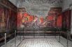 Вилла Мистерий. Основана во II веке до н. э., после чего несколько раз расширялась. Свое название получила благодаря фрескам в одной из комнат, на которых изображено, по наиболее распространенной версии, посвящение в дионисийские мистерии.