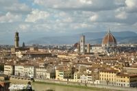 Флоренция — итальянский город на реке Арно.