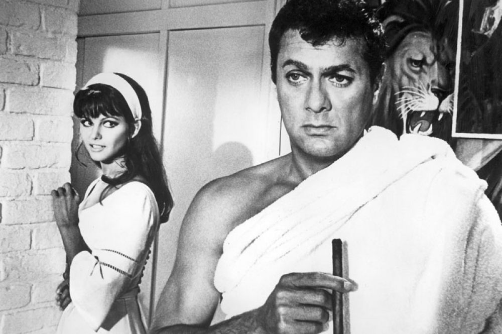 «Не гони волну» (1967) — Лаура Калифатти.
