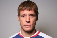 Спортсмен выступает за красноярский хоккейный клуб «Сокол».
