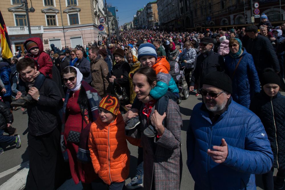Тысячи жителей края вышли отметить Пасху.