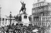 В число «царских слуг» попал герой Русско-турецкой войны генерал Скобелев, памятник которому установили в 1912 году на Тверской площади, тогда же получившей название Скобелевской.