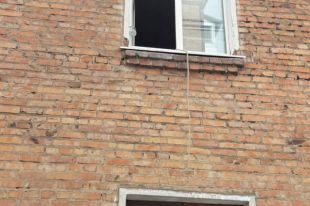 Под Черкассами чиновник выпрыгнул в окно своего кабинета с петлей на шее