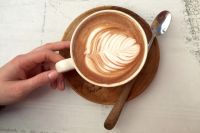 Диетологи считают, что регулярное употребление кофе с молоком может привести к серьезным заболеваниям.