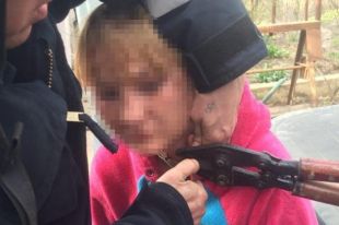В Одессе женщину цепью за шею приковали к стене
