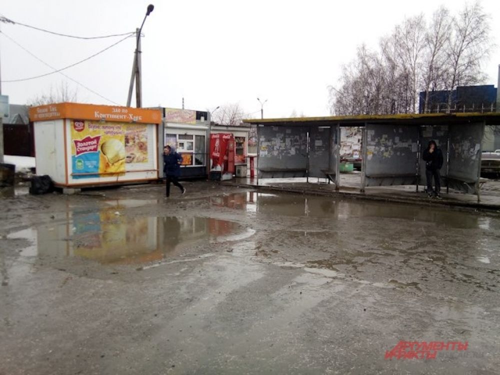 А так выглядит остановка общественного транспорта на ОРМЗ.