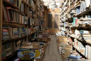 В Киеве на книжном рынке «Петровка» начали штрафовать за российские книги