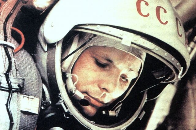Юрий Гагарин - первый человек в космосе.