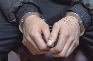 В Одессе мужчина ради мести жене задушил двух детей