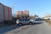 В Оренбурге столкнулись Renault и Datsun, есть пострадавший.