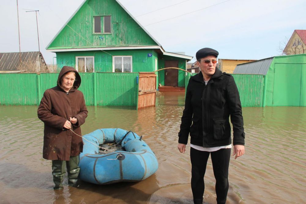 Река Уршак затопила улицы села Бекетово Кармаскалинского района 12 апреля. На 19 апреля вода еще не спала.