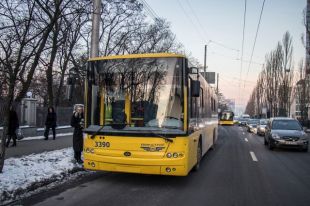 Интернет-связь и видеокамеры: в Киеве появился «умный троллейбус»