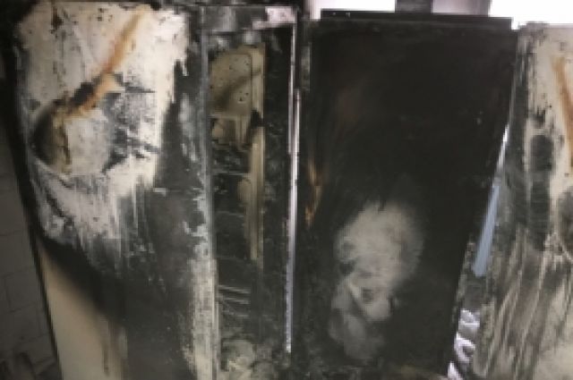 В Орске 46 человек тушили пожар в школе №25.