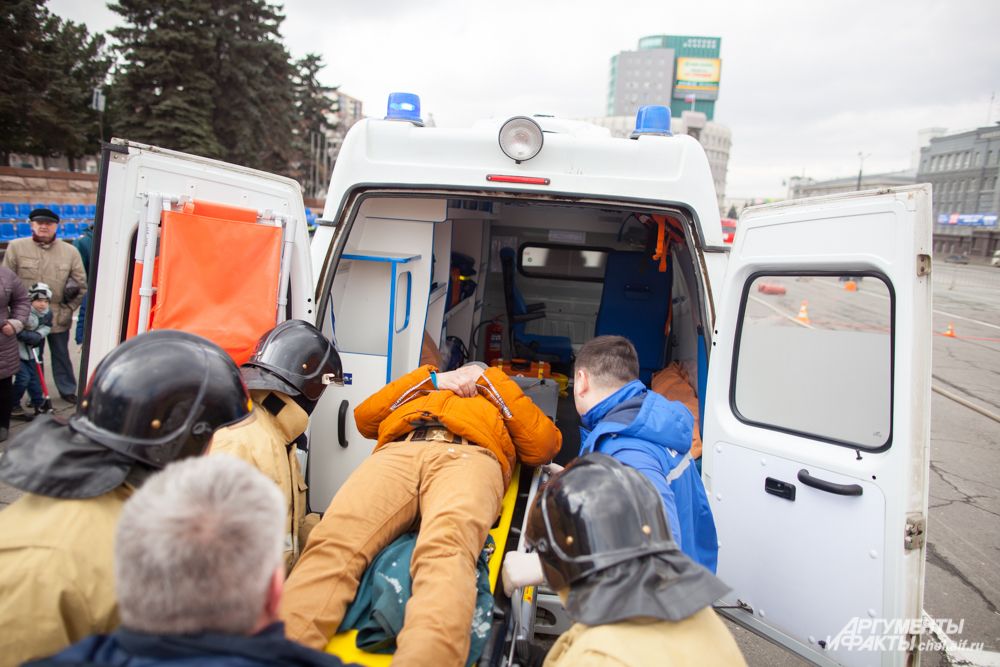 ... и передают медикам
