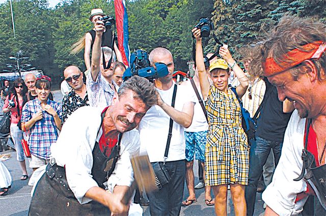 Десять лет назад в Ульяновске проводили фестиваль «На семи ве- трах», на который созывали всех ремесленников