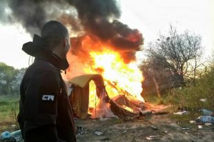 Организация националистов «С14» сожгла лагерь ромов в Киеве: подробности