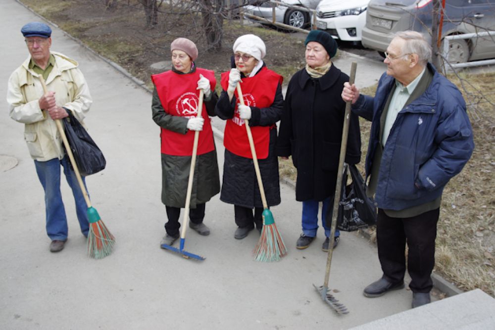 Взрослое поколение тоже боролось за чистоту.