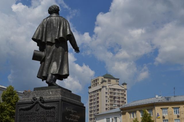 Маленький Пушкин и отсутствие небоскрёбов - приметы Кемерова по Гришковцу.