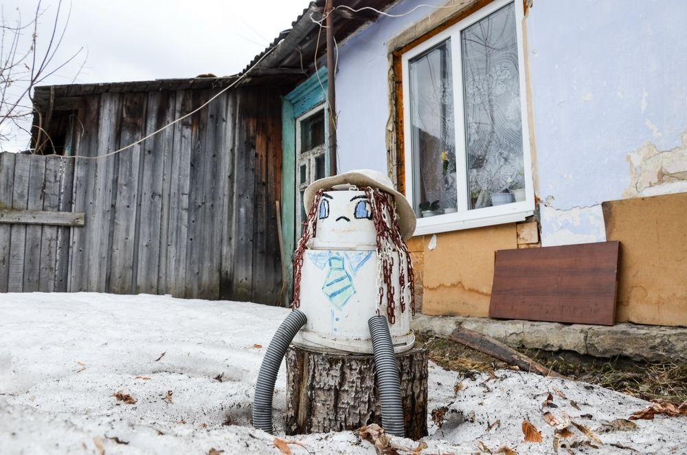 В бараке на улице Дальневосточной, 9, раньше жили 15 семей. Теперь - только одна.